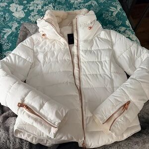 Chic White Puffer Jacket with Rose Gold Zippers